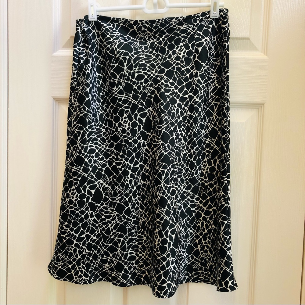 Old Navy Black and White Skirt